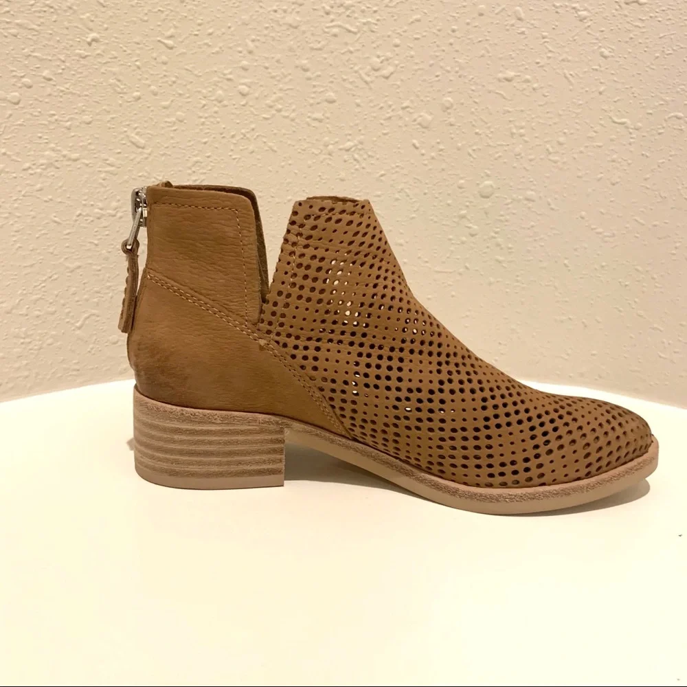Dolce Vita Perforated Women’s Camel Leather Booties Size 6 NWT